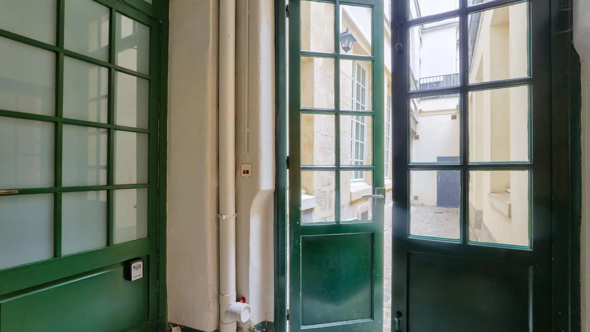 New & Design Studios In The Heart Of Le Marais Paris