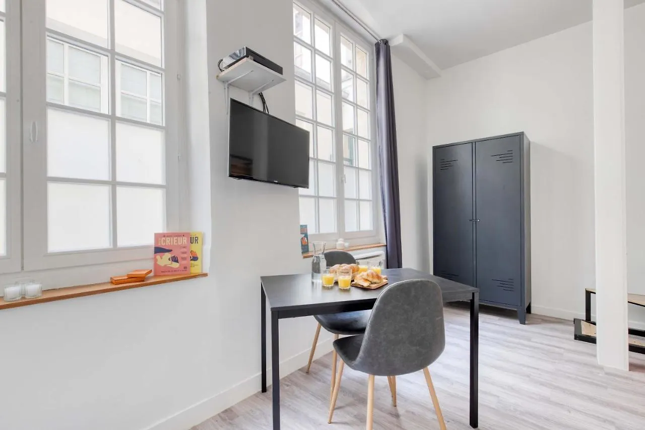 New & Design Studios In The Heart Of Le Marais Paryż 0*,