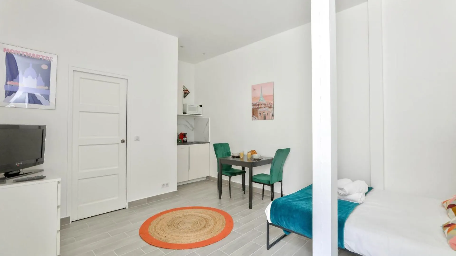 New & Design Studios In The Heart Of Le Marais Paryż