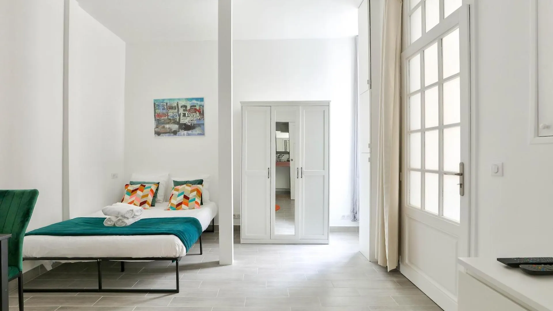 New & Design Studios In The Heart Of Le Marais Paryż