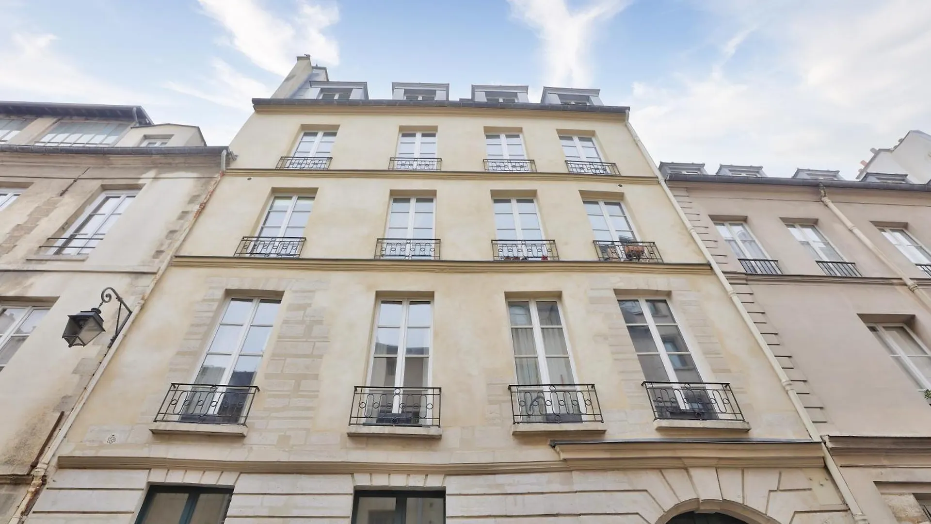 New & Design Studios In The Heart Of Le Marais Paryż Francja